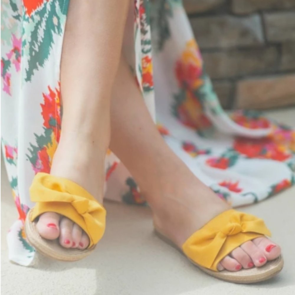 A MOMENT ALONE SANDALS - MARIGOLD - 9